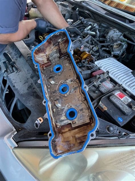 Infographic showing common leak points around a valve cover and how to identify them.