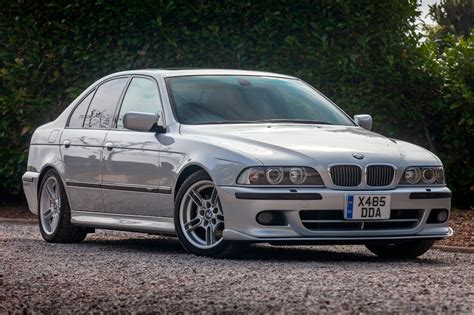 BMW 540i (E39) išorės ir vidaus nuotraukos