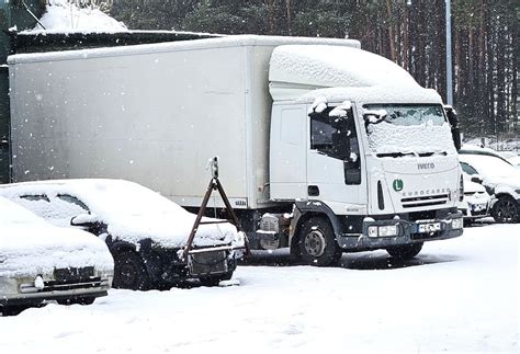 Teminis nuotrauka, iliustruojanti krovininę mašiną Latvijos kelyje