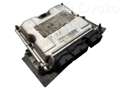 Peugeot 406 variklio skyriaus saugiklių dėžutės nuotrauka