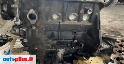 Teminis Renault Laguna dyzelinio variklio skyriaus vaizdas