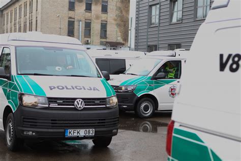 Tematinė nuotrauka: policijos automobilis VW Transporter