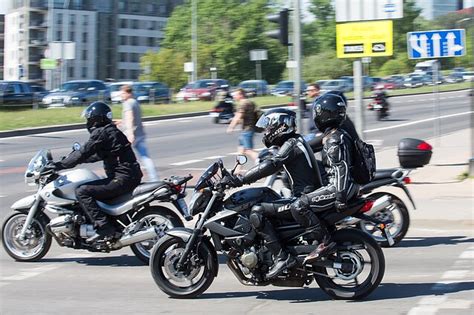 motociklininkai kelyje