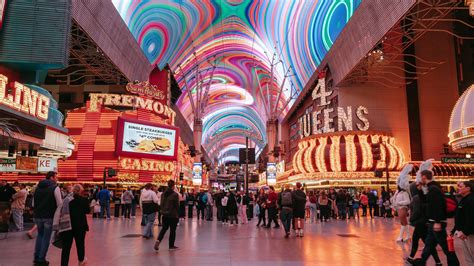 Nuotrauka iš Fremont Street Experience su LED ekranu