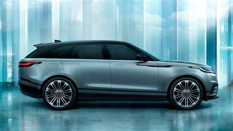 aukštos kokybės Range Rover Velar nuotrauka prabangioje miesto aplinkoje