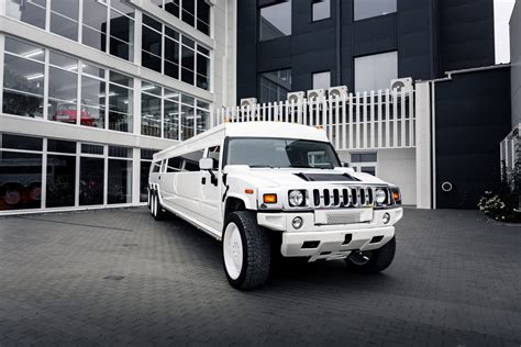 Hummer limuzinas su terasa, prabangus transportas renginiams