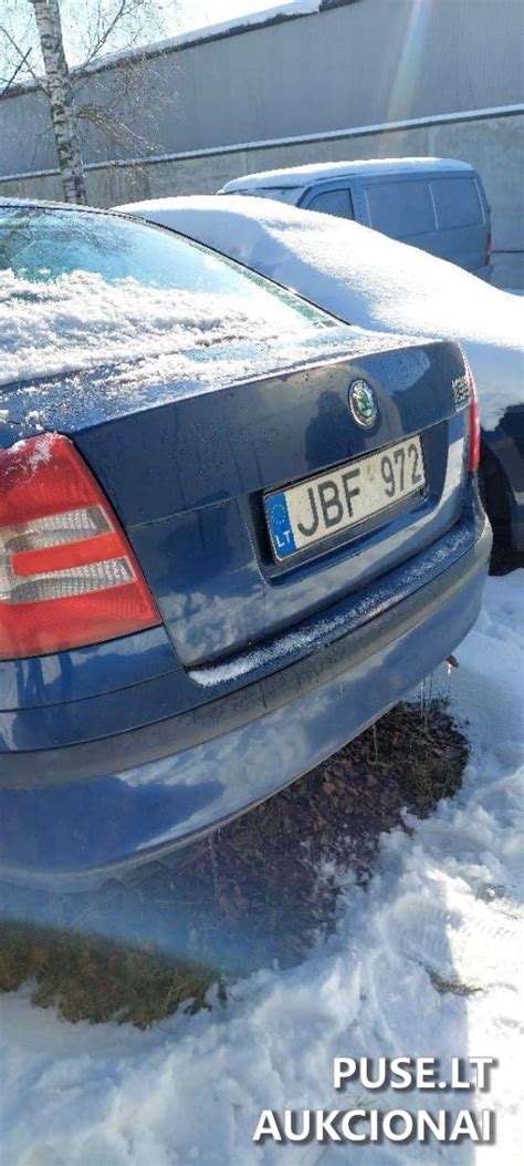 automobilis su kėbulo defektais