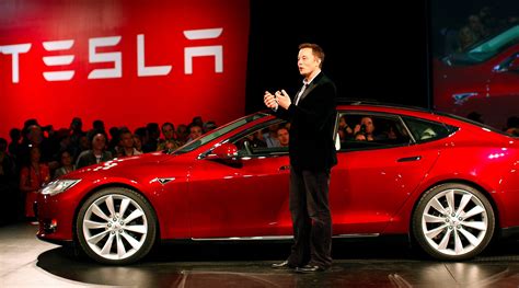 Tesla įkūrėjai ir Elon Musk