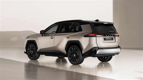 Toyota RAV4 hibridas kelyje