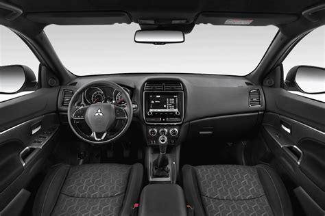 Mitsubishi ASX interjero nuotrauka su prietaisų skydeliu
