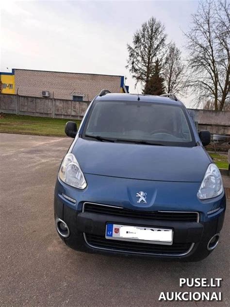 Tematinė nuotrauka: PEUGEOT automobilis servise