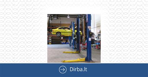 Tematinė nuotrauka: Mechanikas dirba autoservise