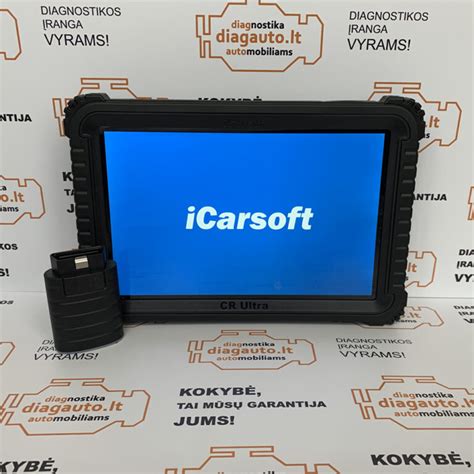 Nuotrauka, vaizduojanti meistrą, dirbantį su BMW raktų programavimo įranga