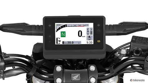 Nuotrauka, demonstruojanti Honda Hornet TFT prietaisų skydelį