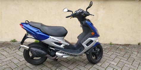 Peugeot Speedfight 2 LC priekinis vaizdas su atviru priekiniu šakės elementu