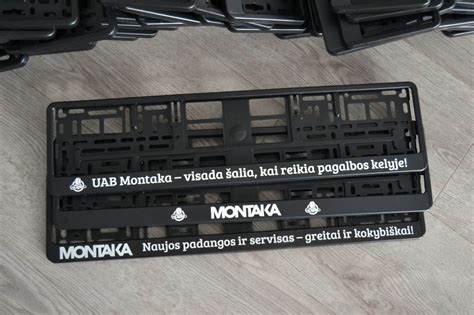 Teminė nuotrauka: Automobilio rakteliai su užrašu 