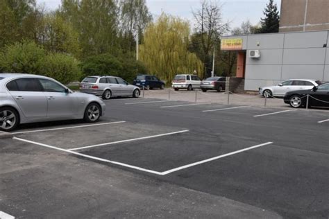 Automobilių stovėjimo aikštelė mieste