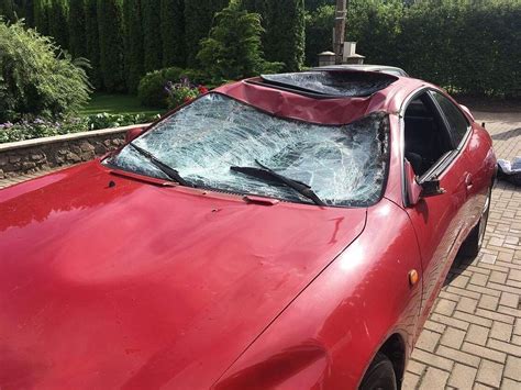 Teminis automobilis su eismo įvykio metu patirta žala