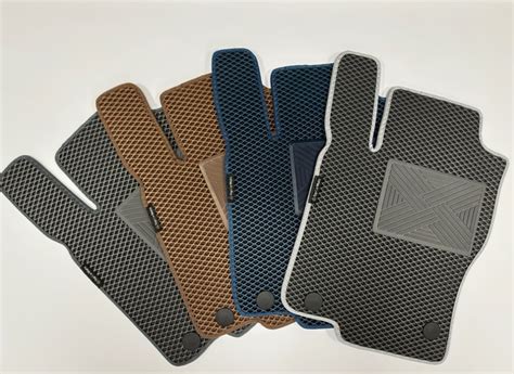 Teminis automobilio salonas su įdėtais Comfort kilimėliais