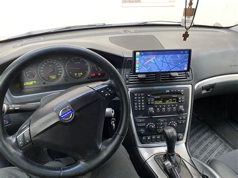 Volvo XC70 degalų bako atlankas su nuoroda į vietą prietaisų skydelyje