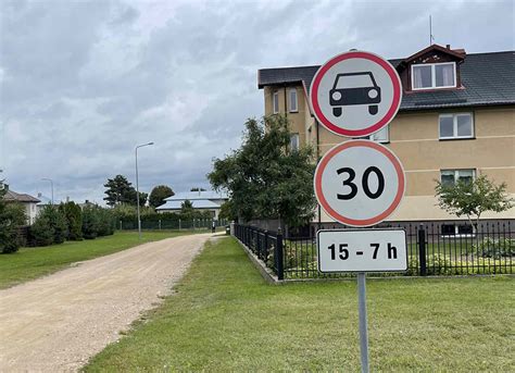 Kelio ženklas, simbolizuojantis saugumą keliuose