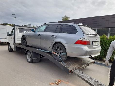 Teminis nuotrauka, iliustruojanti gamyklos dirbtuves Tailande, gaminančias įvairių markių automobilius