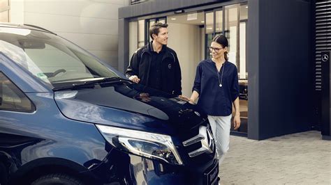 Neįgaliųjų vežimėliu pritaikytas įėjimas į automobilių servisą