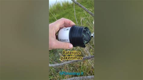 Schematiškai pavaizduotas perdegęs saugiklis ir jo pakeitimas