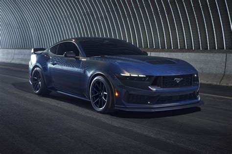 Tematinė nuotrauka: Ford Mustang Dark Horse lenktyninis bolidas