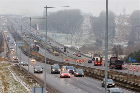 scheminis pavaizdavimas valstybinio numerio ženklo tvirtinimo ir žymenų zonų, kuriose negali būti tvirtinimo elementų