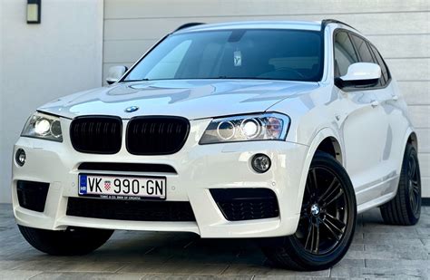 Teminis BMW X3 F25 automobilio foto iš profilio