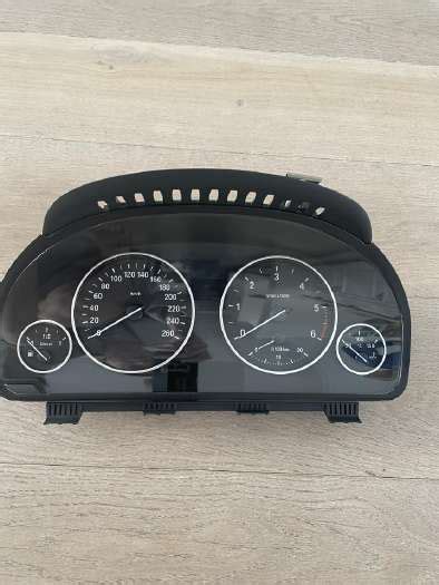 BMW X3 F25 interjero detalė - prietaisų skydelis
