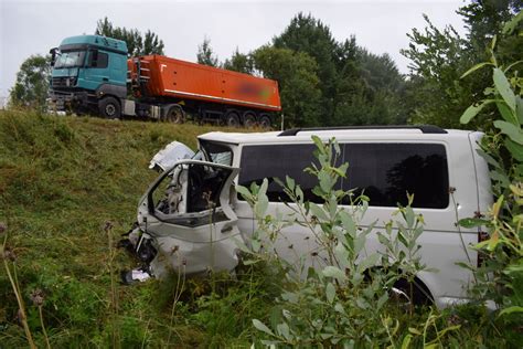 Sunkvežimio ir mikroautobuso susidūrimo schematinis vaizdas