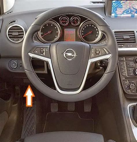 Schema: Opel Meriva vairo kolonėlės jungiklių bloko išmontavimas