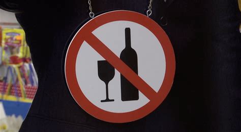 Infografika, iliustruojanti alkoholio prekybos laiko apribojimus savaitės dienomis