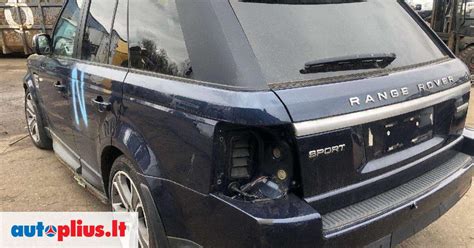 Land Rover atsarginių dalių parduotuvės vitrina