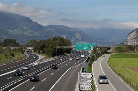 Infografika: patarimai nuomojantis automobilį užsienyje