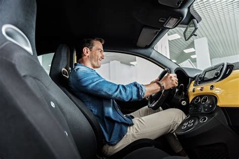 iliustracija, kaip taisyklingai pritvirtinti tempimo lyną prie automobilio