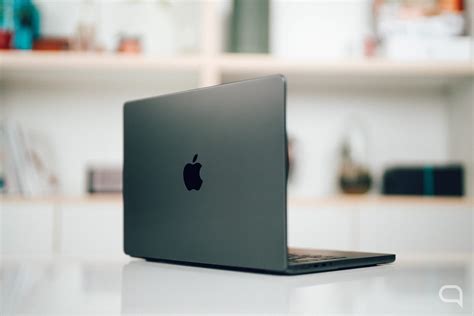 MacBook Pro su akumuliatoriaus indikatoriumi