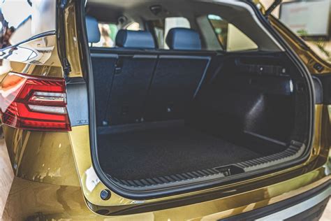 Interjeras 7 vietų automobilio su sulankstytomis sėdynėmis