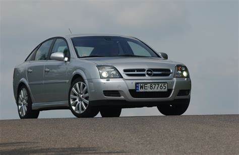 „Opel Vectra C“ su standartiniais ir ksenoniniais žibintais (palyginimas)