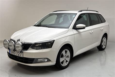 Skoda Fabia automobilis su skirtingų tipų ratlankiais