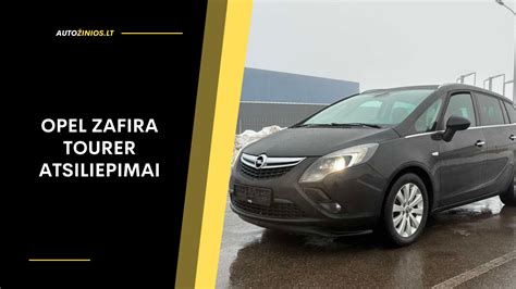 Opel Zafira automobilio priekinės dalies nuotrauka, akcentuojant vairą