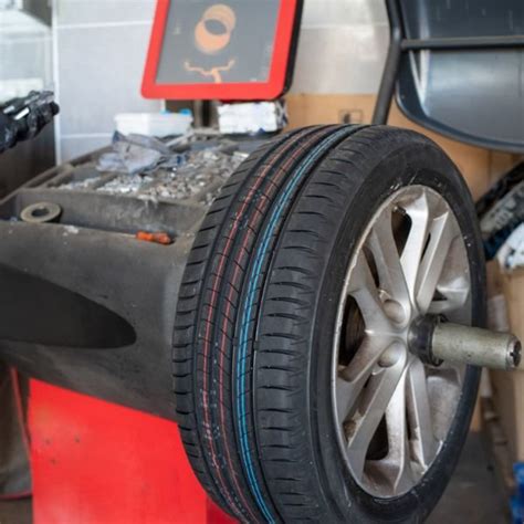 automobilio padangų montavimas ir balansavimas servise