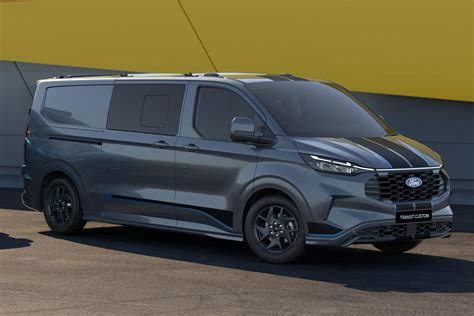 Ford Transit Custom 2024 m. keleivinio mikroautobuso eksterjeras ir interjeras