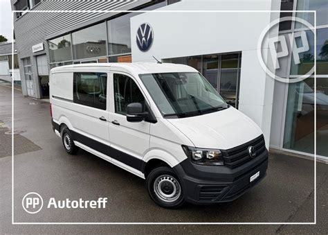 VW Crafter su skirtingų tipų antstatais (šaldytuvas, bortinis, furgonas)