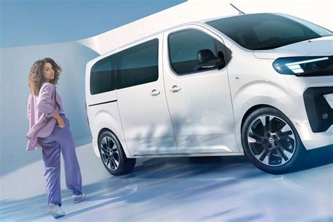 Themafoto van een Opel Zafira, met de nadruk op de stuurinrichting