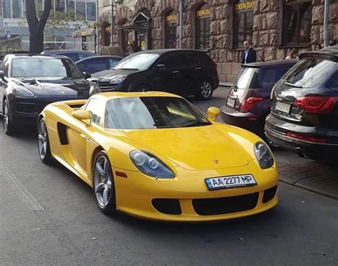Nuotrauka: smarkiai apgadintas „Porsche“ automobilis