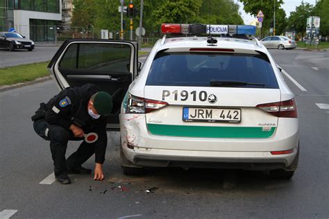 Policijos pareigūnai avarijos vietoje Lenkijoje