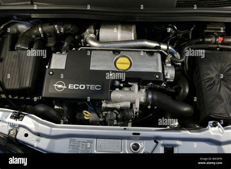 Thematic photo of Opel Zafira engine compartment
